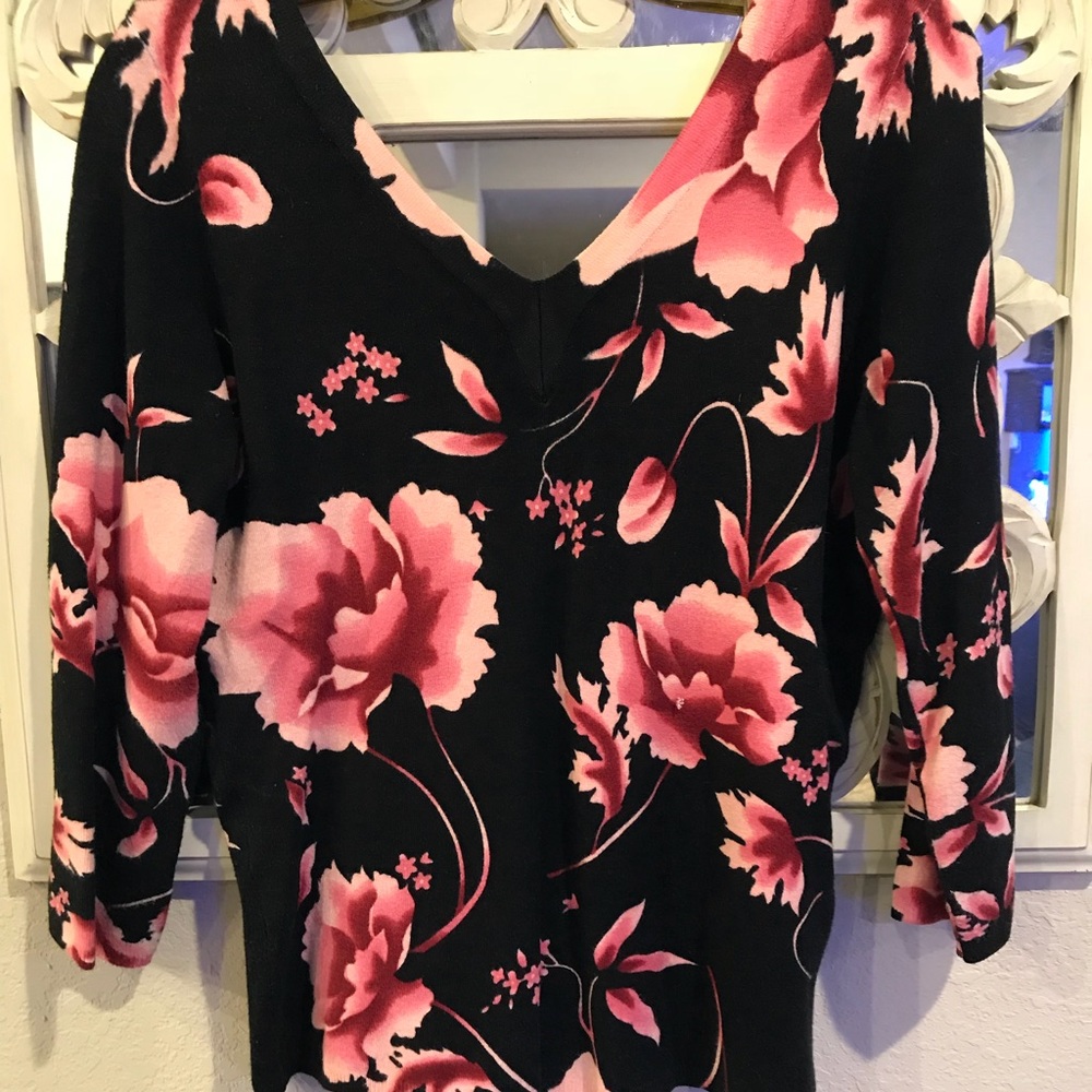 Cache Floral Top - Picture 2 of 4